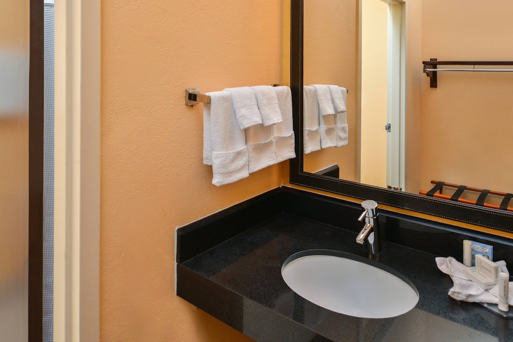 جناح بسرير كينج بغرفة نوم واحدة مع أريكة، Fairfield Inn and Suites Beaumont 3/3