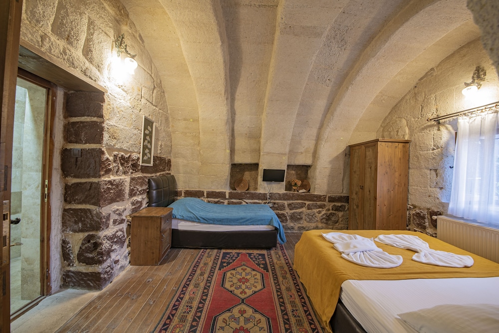 Amor Cave House 37/50