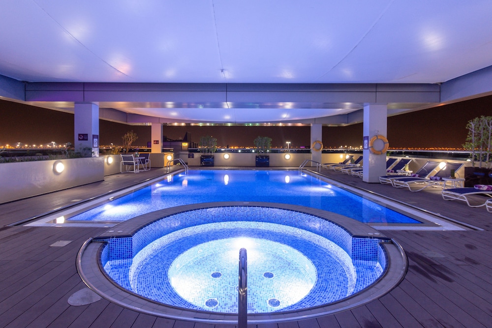 swimming pool spa