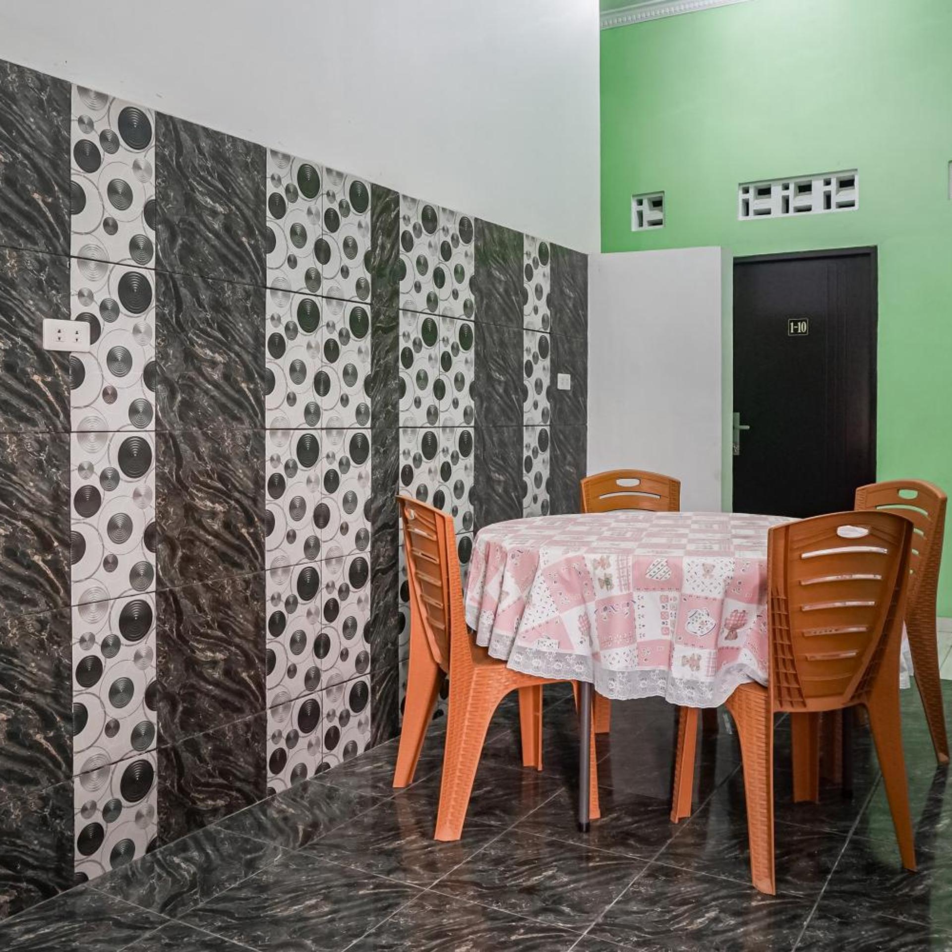 Hotel O Guest House Riharti Syariah 36/43