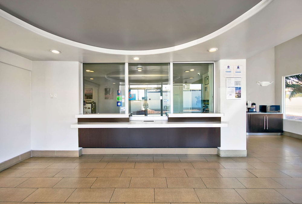 Lobby at Motel6 Victorville, CA - Apple Valley, VICTORVILLE - CA
