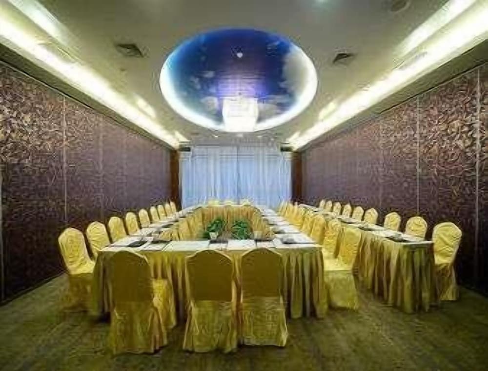 Ramada by Wyndham Longyan 48/55