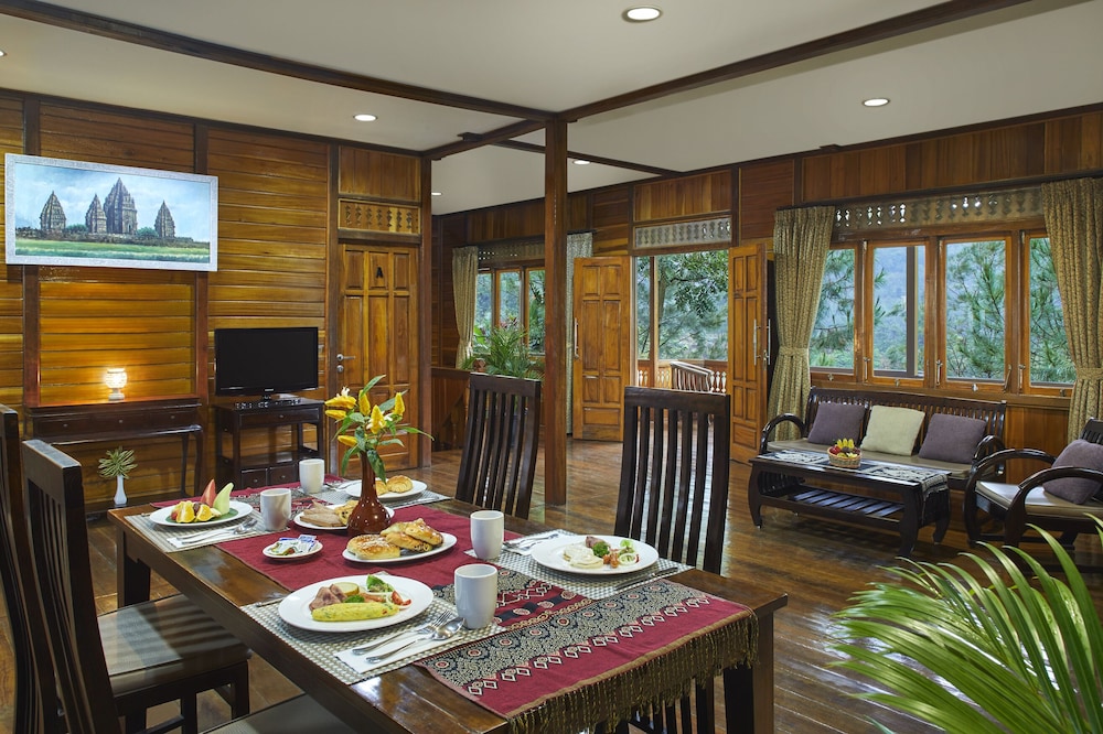 Jambuluwuk Convention Hall and Resort Batu 45/63