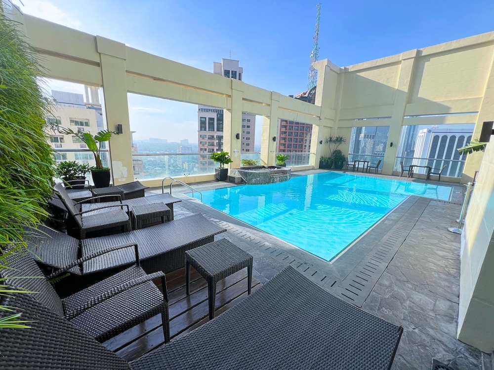 City Garden Hotel Makati 68/71