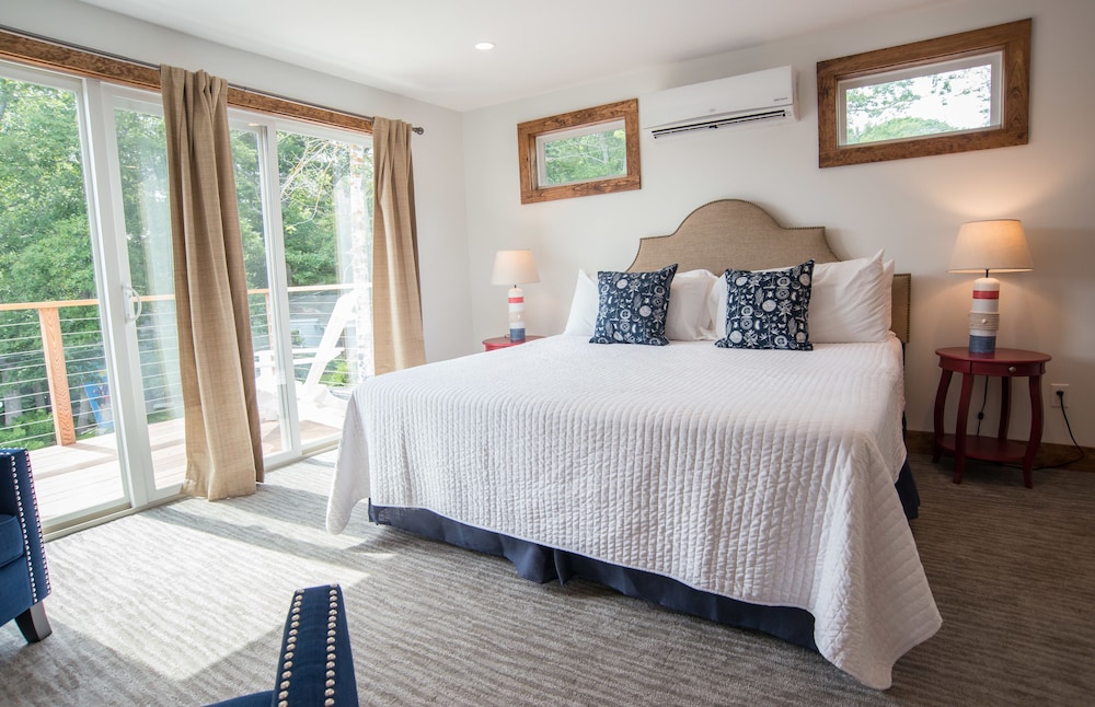 Room, King Bed, Water View