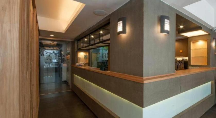 Cozy At 9 Hotel And Kitchen 11/85