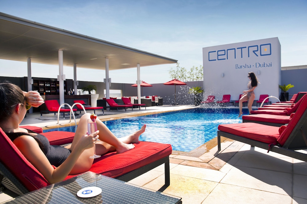 swimming pool spa