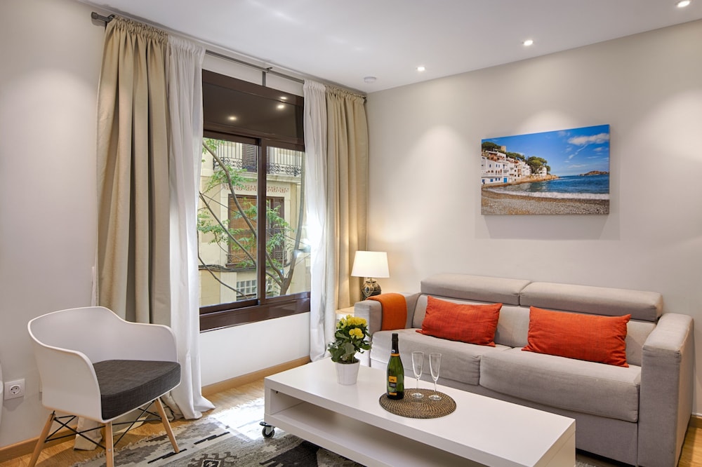 Mercedes Heritage Barcelona Apartments 23/48