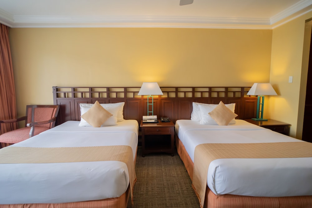 1 BEDROOM, SUITE
