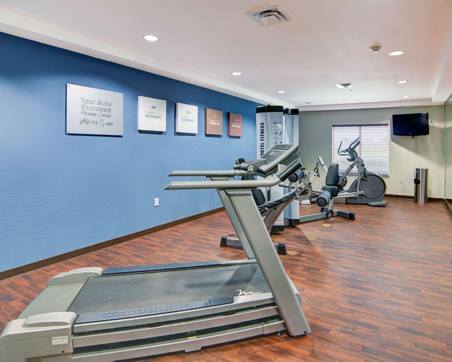 Quality Suites Near Cedar Creek Lake Mabank, TX 22/42