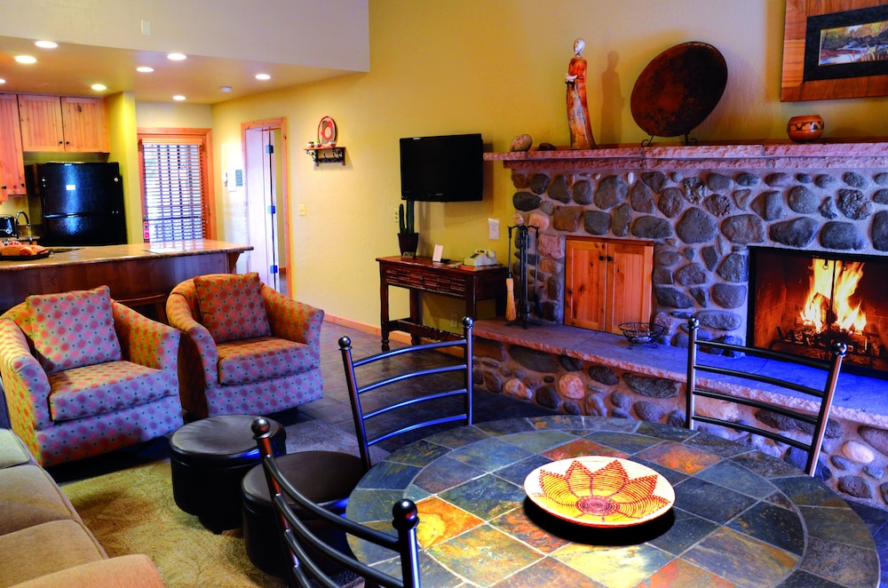 1 BEDROOM, VILLA, CREEK VIEW, HOT TUB