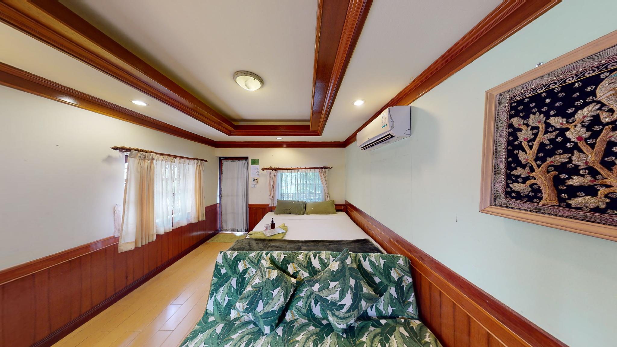 Bungalow, Twin Beds, Water Front