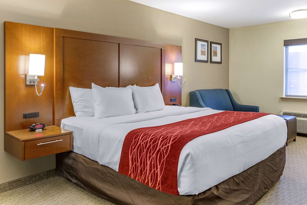 ROOM, KING BED