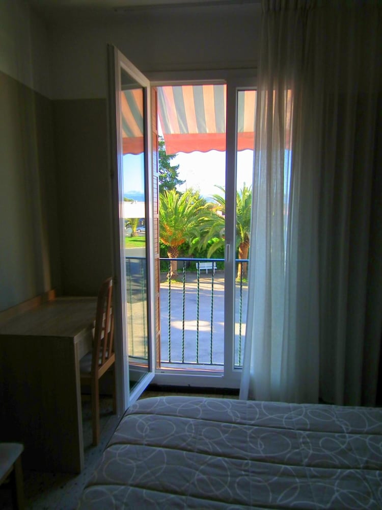 Hôtel De Porticcio 27/65