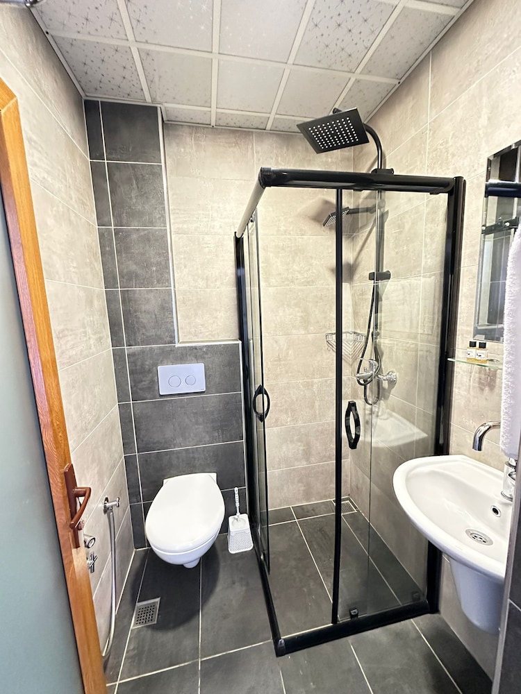 Trabzon Gloria Suite Hotel 36/38