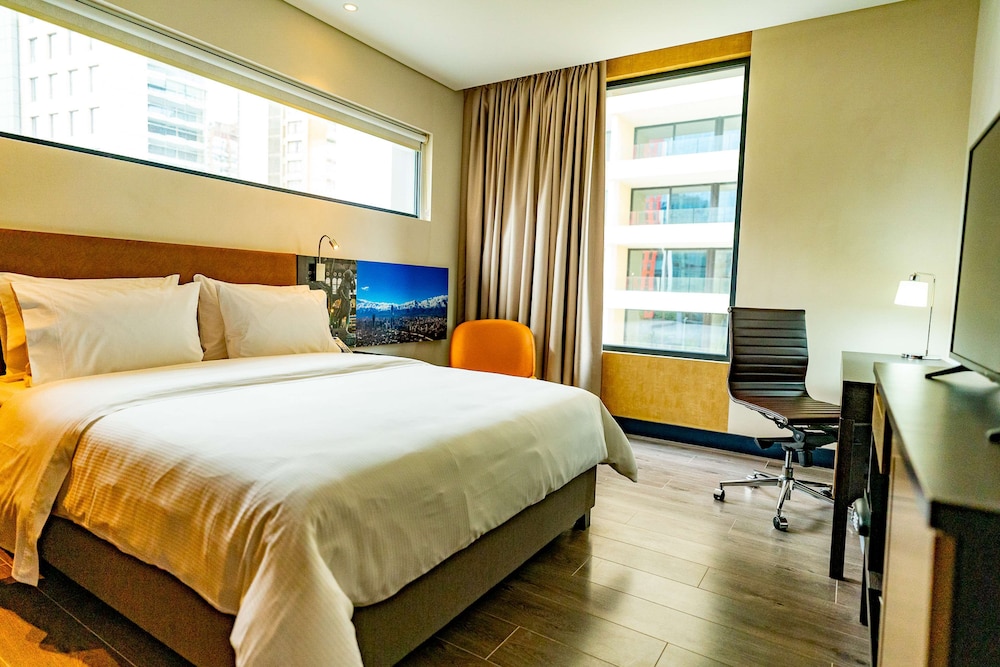 BUSINESS, QUEEN BED, ACCESSIBLE