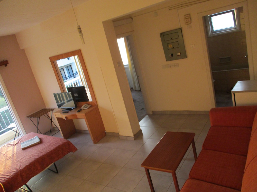 Onisillos Hotel 35/45