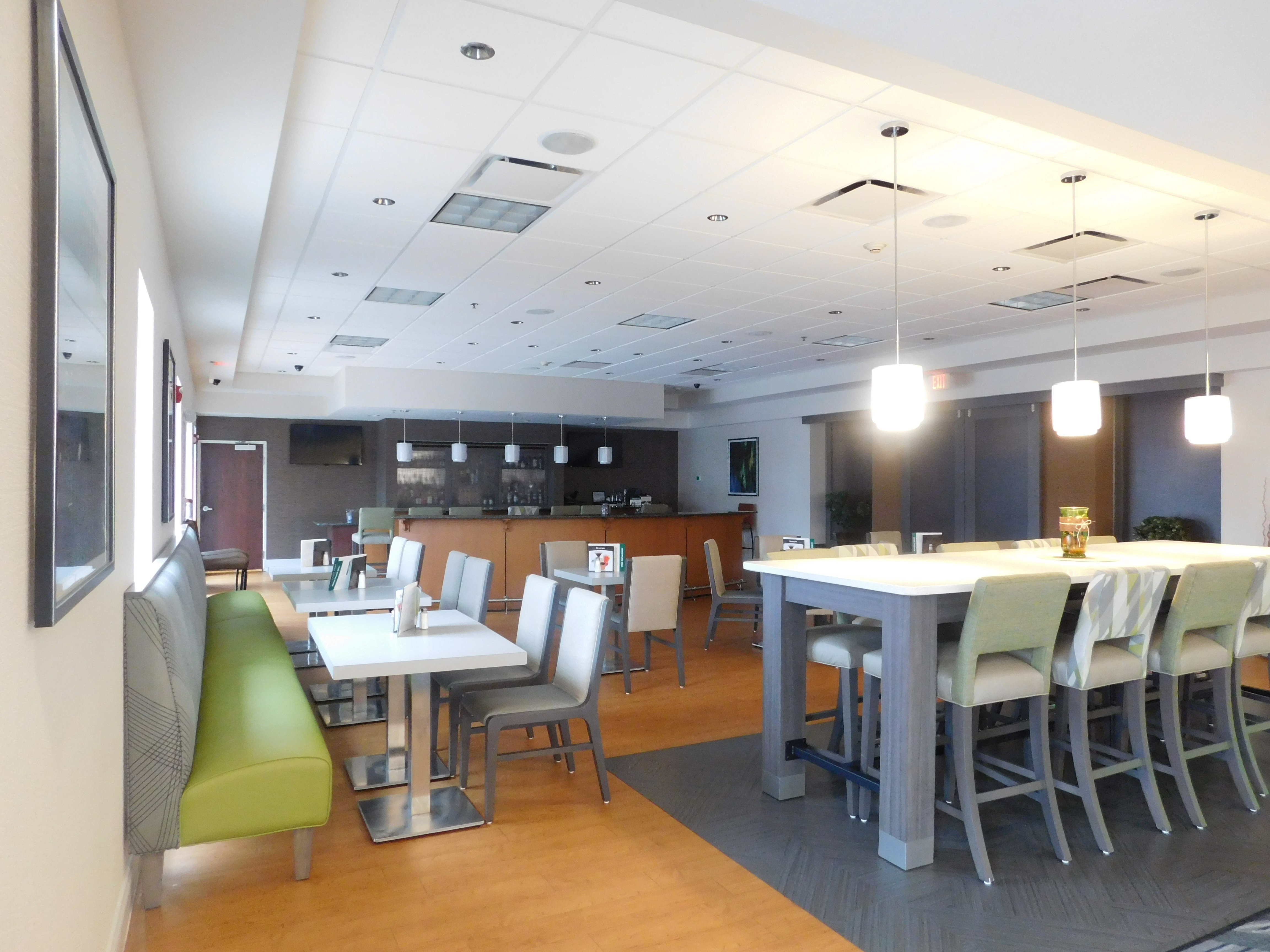 Holiday Inn Hotel and Suites Rochester Marketplace 44/64