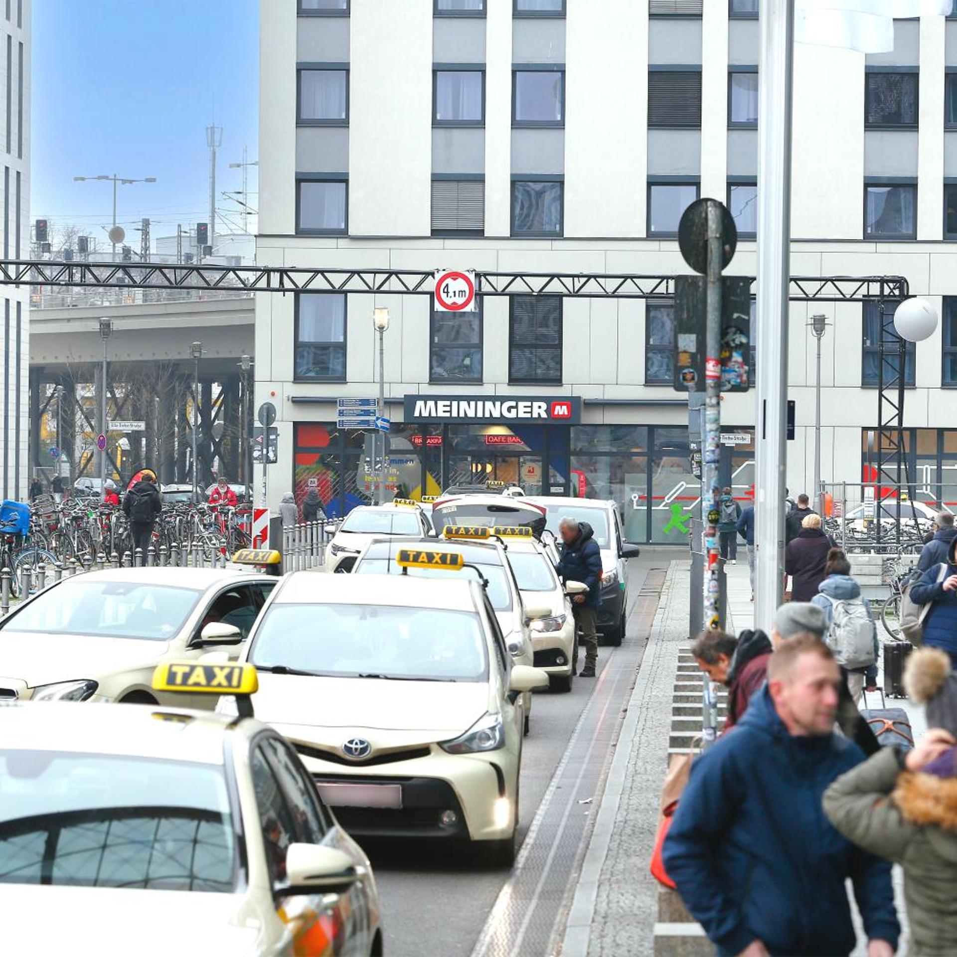 Meininger Hotel Berlin Hauptbahnhof 38/42