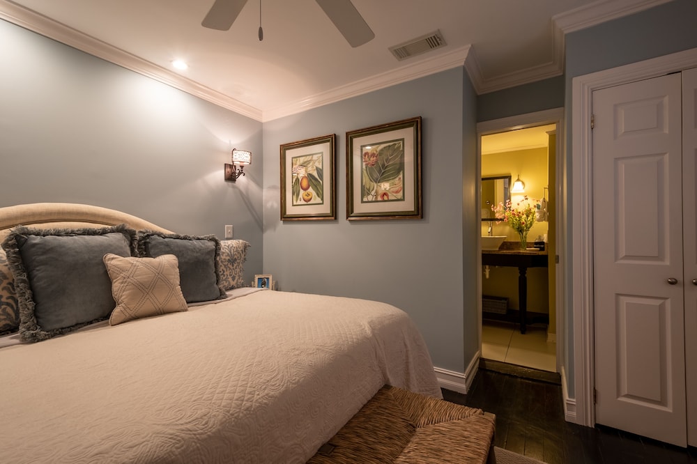 The Kenwood Inn 11/50