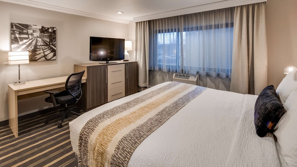 Best Western Plus Milwaukee West 16/45