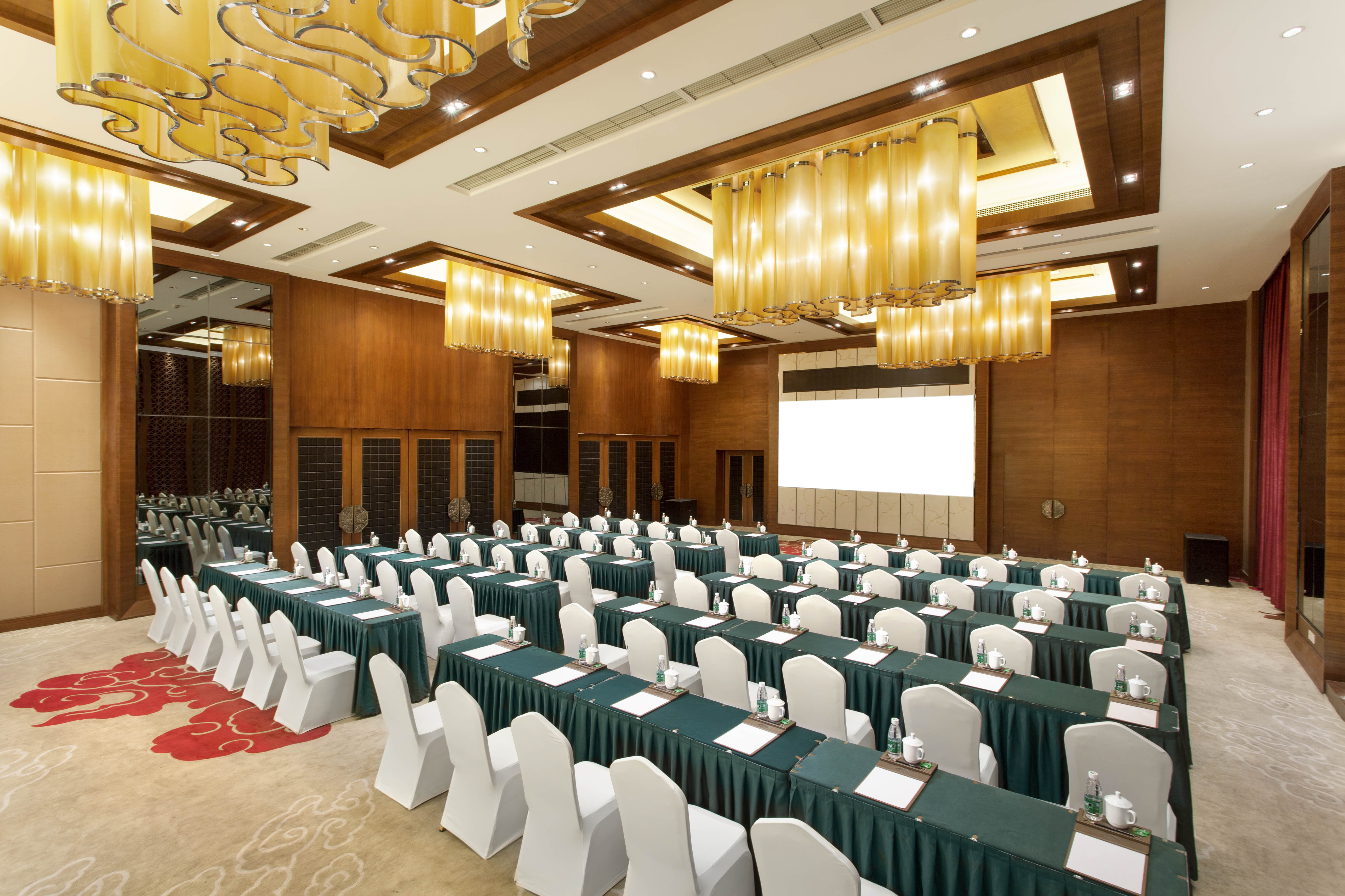 Crowne Plaza Yading 66/81