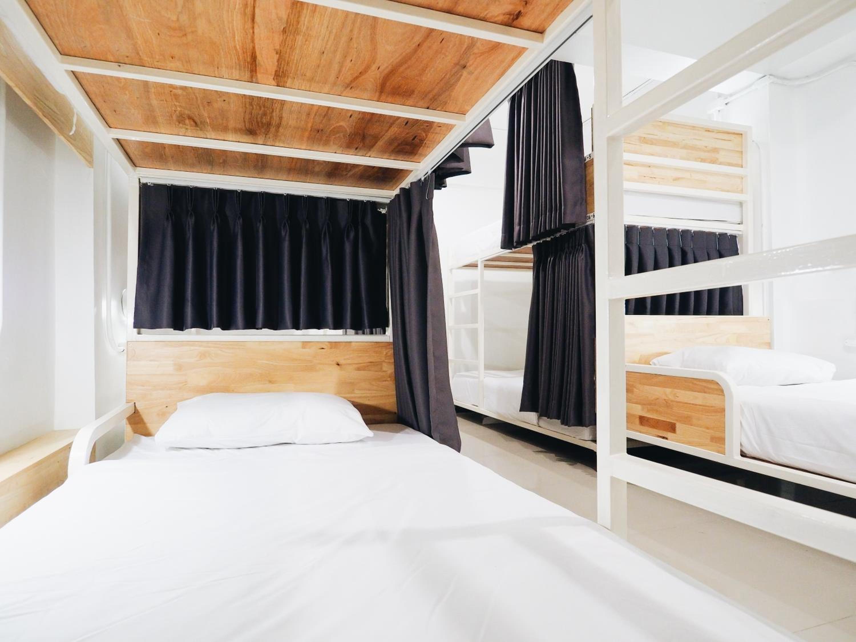 Ladies, Mixed Dorm