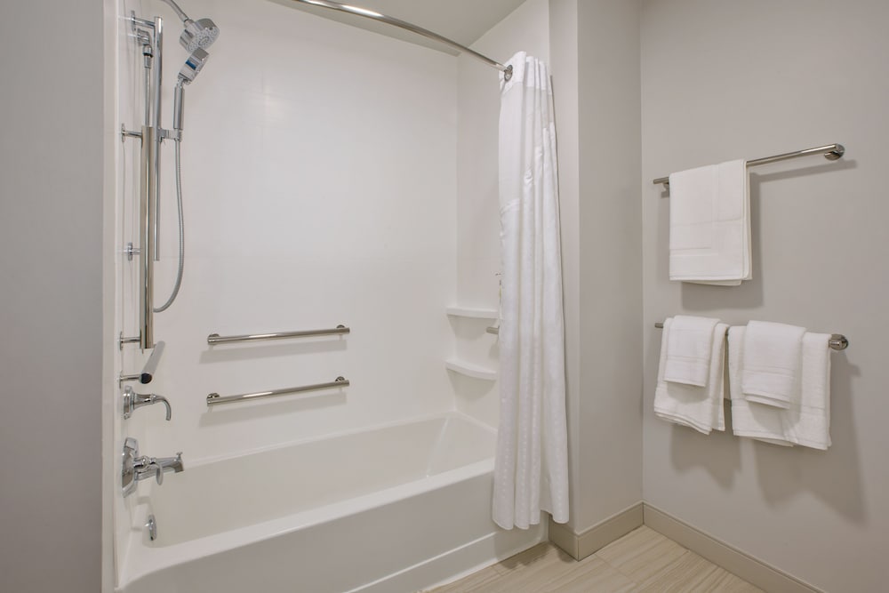 Holiday Inn Express And Suites Wooster 18/47
