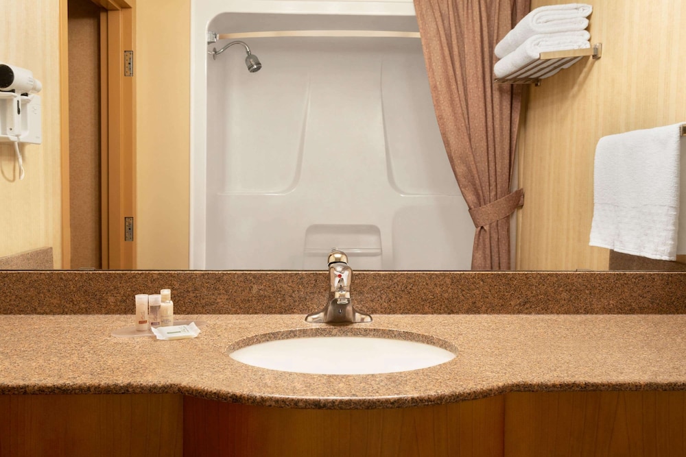 Days Inn by Wyndham Swift Current 40/41