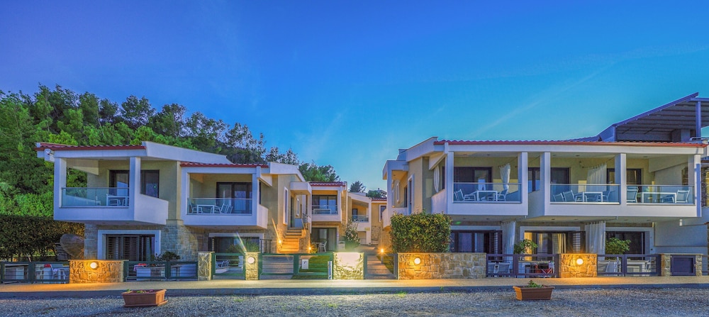 Elpiniki Luxury Apartments 4/66