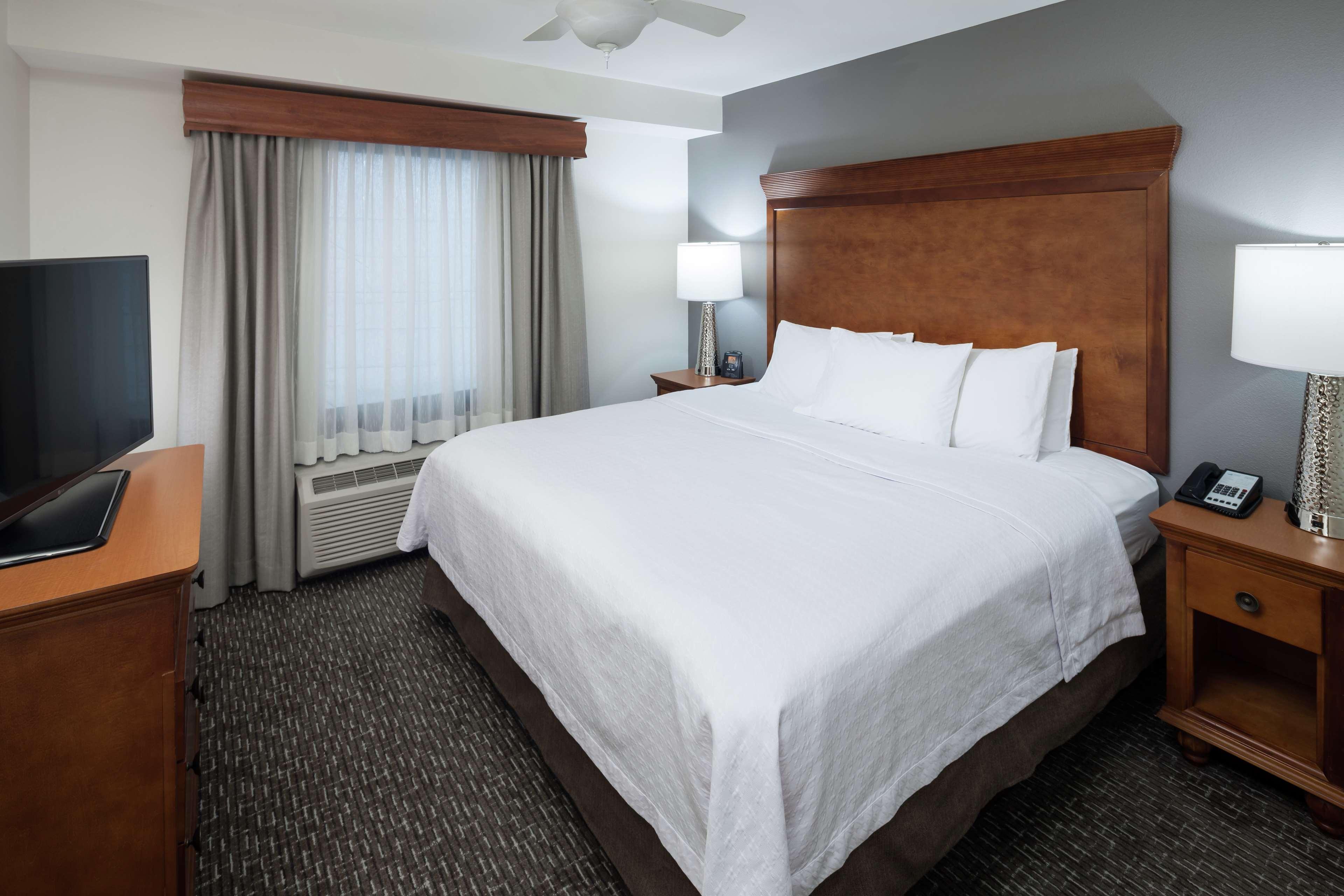 1 BEDROOM, SUITE, KING BED