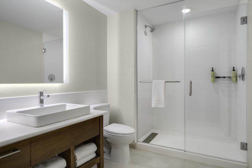 Element by Marriott Branson 48/50