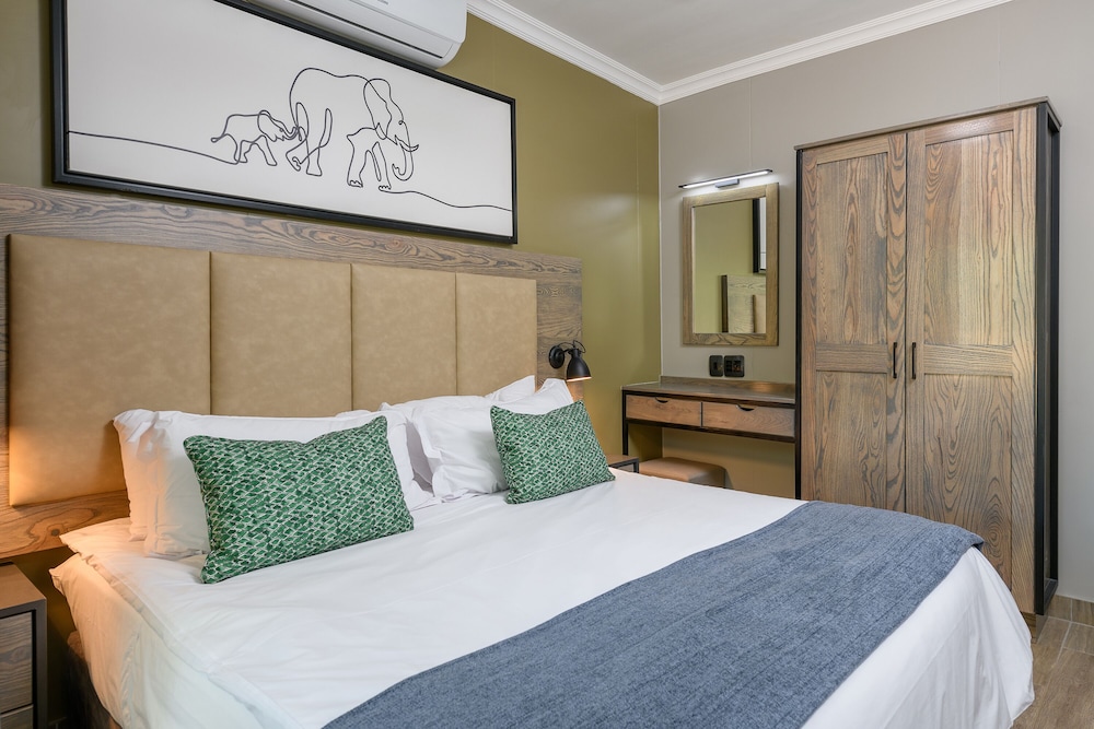 2 Bedrooms, Cabin, King and Twin Beds, River View, Splash Pool