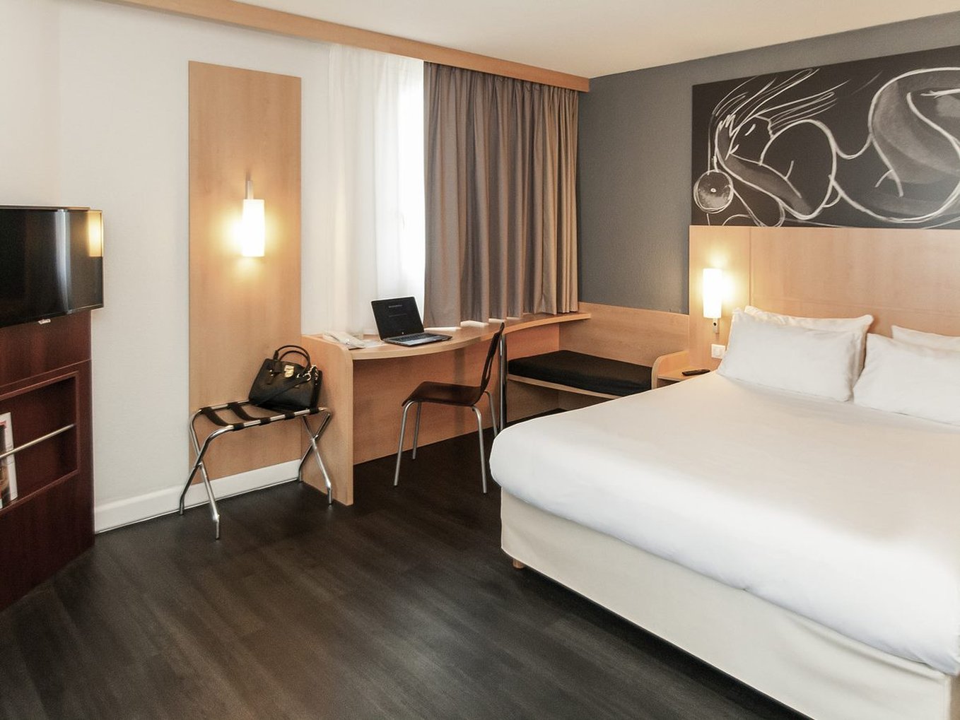 ROOM, DOUBLE BED