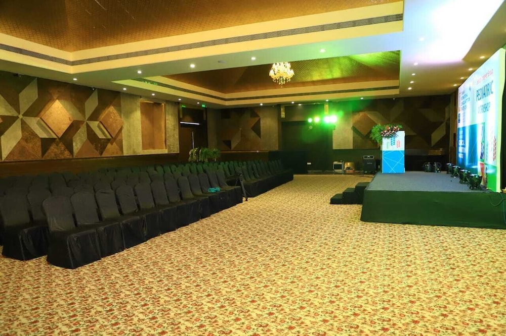 Pride Hotel And Convention Centre 13/50
