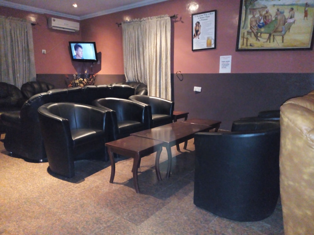 Richanthonio Suites 20/24