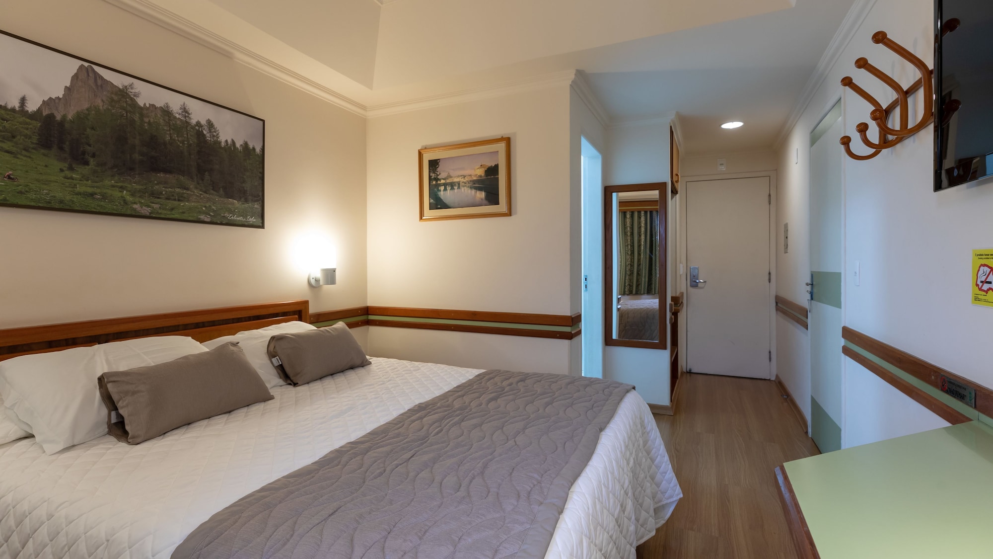 DELUXE, DOUBLE BED