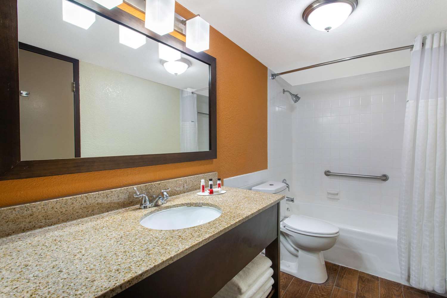 Ramada By Wyndham Tampa Airport Westshore 27/29