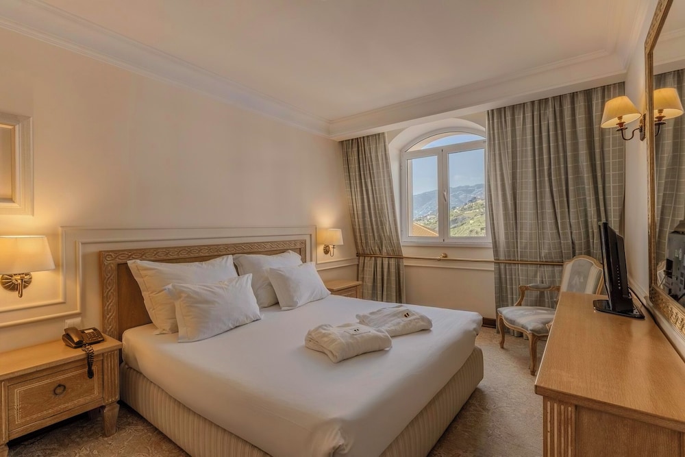 Suite, Double Bed, Sofa, Balcony