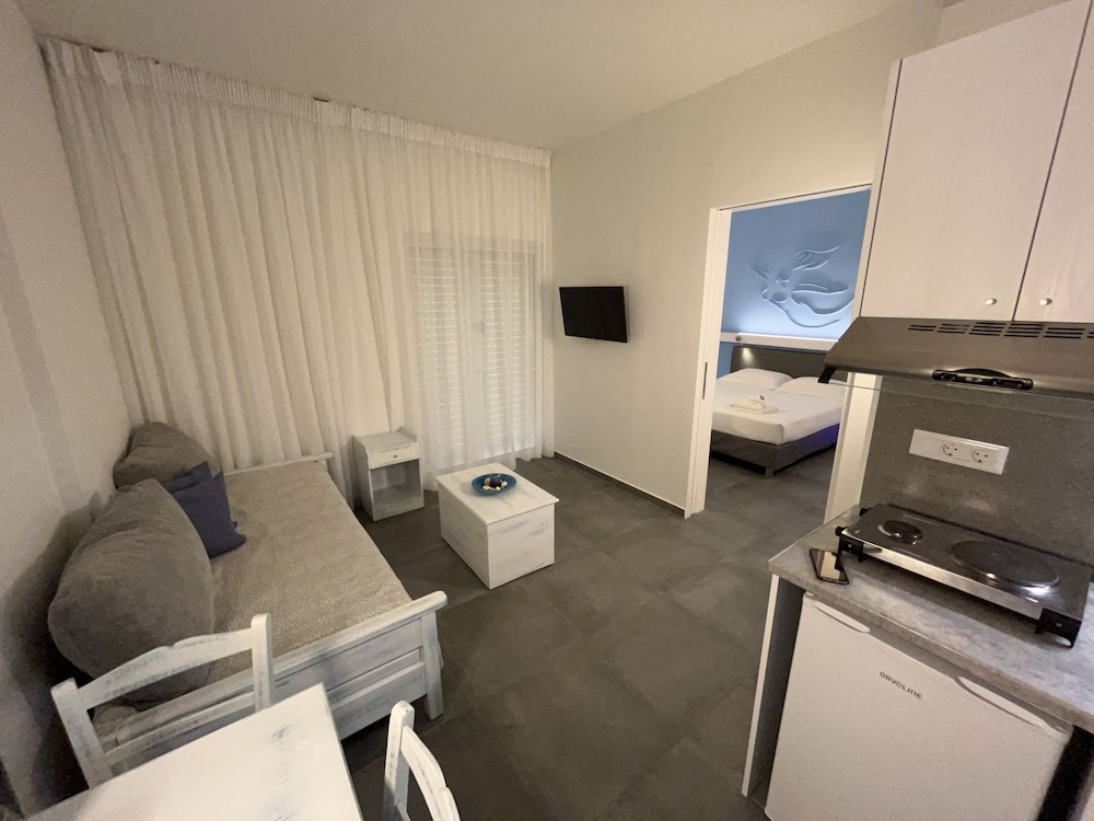 Niriides Hotel 40/47