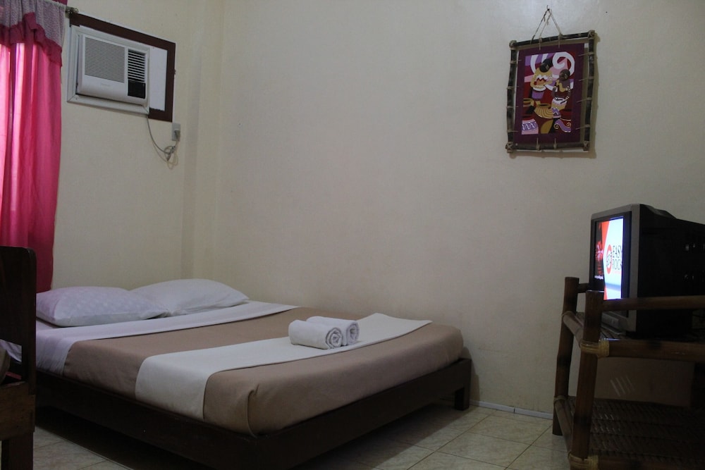 Escurel Inn 7/24