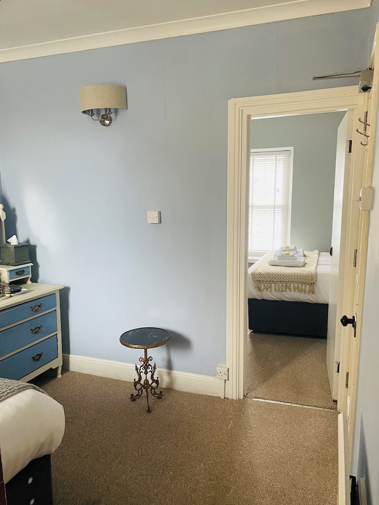 Arosfa Harbourside Guest House 50/50