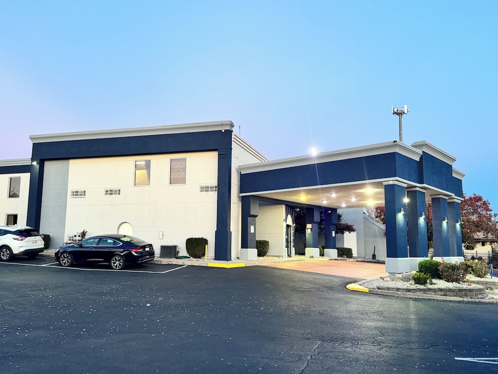 Quality Inn & Suites Cincinnati Uptown Norwood 40/45