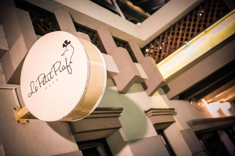 Le Petit Piaf Hotel 30/56