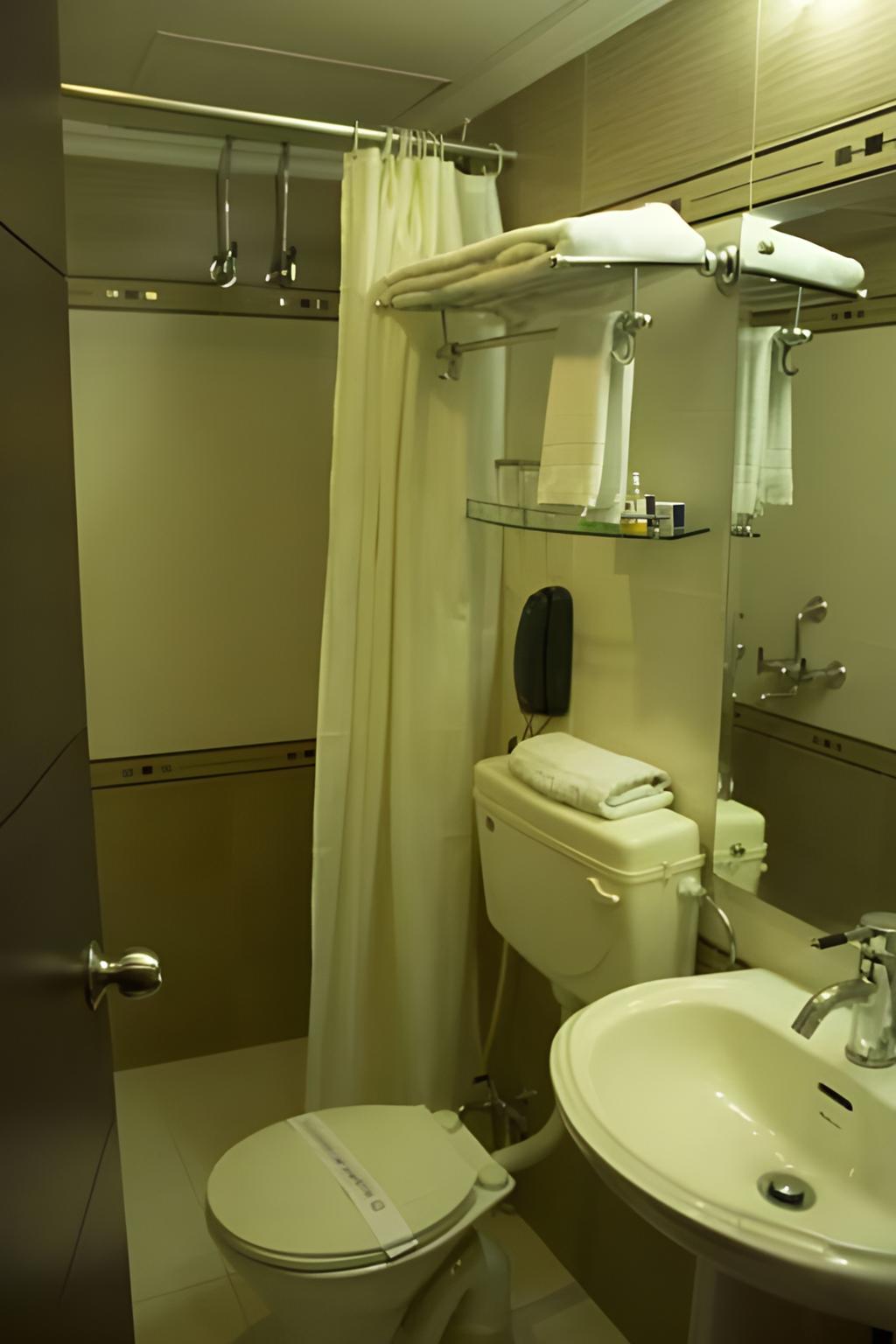 Hotel Ganga Regency 33/34