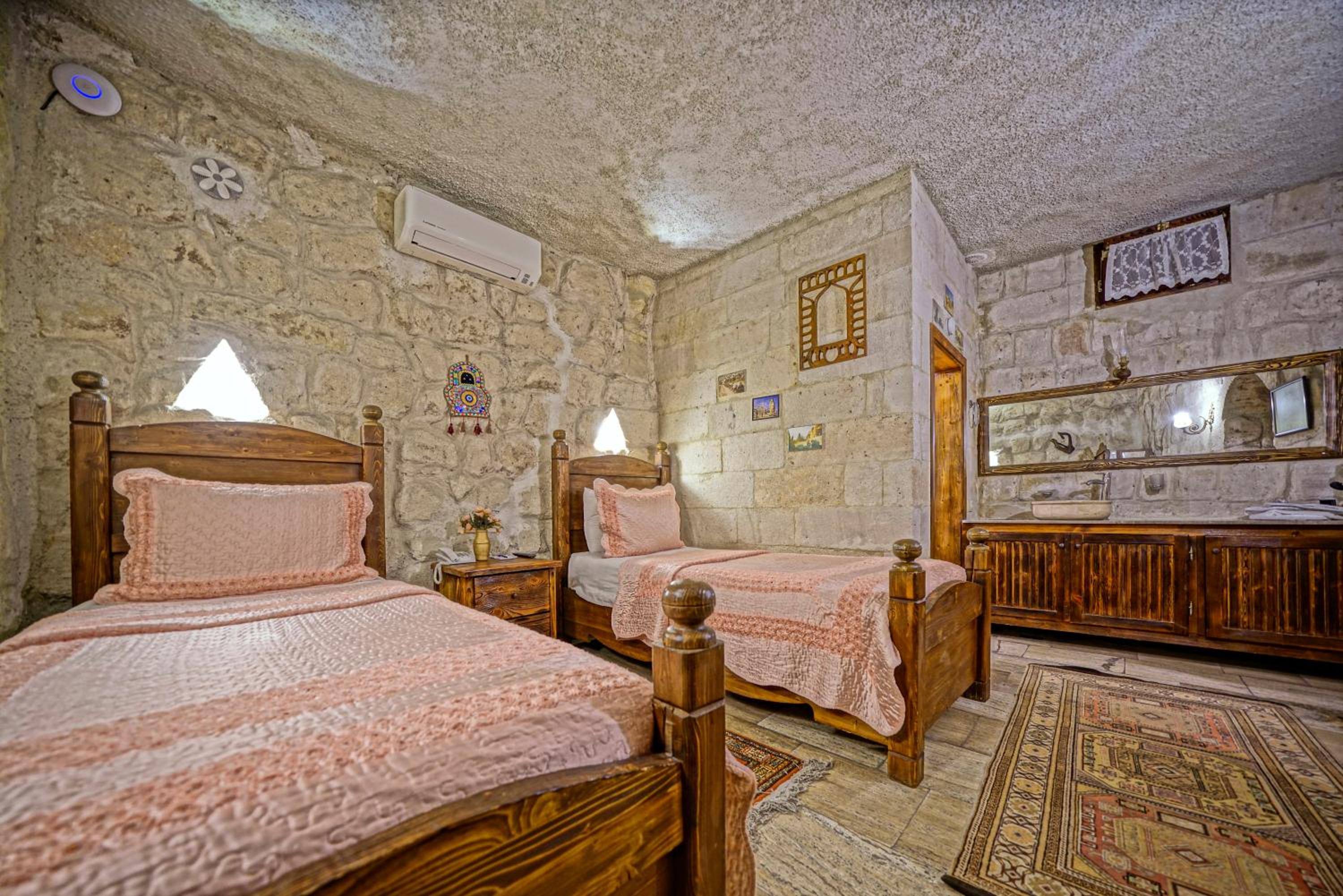 Stone, Twin Beds