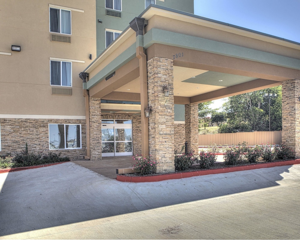 Comfort Inn & Suites Fort Worth West I-30 NAS JRB 1/40