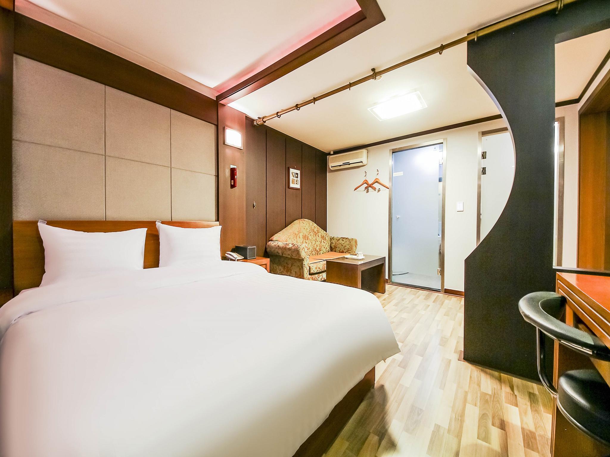 Suwon Station J Hotel 13/25