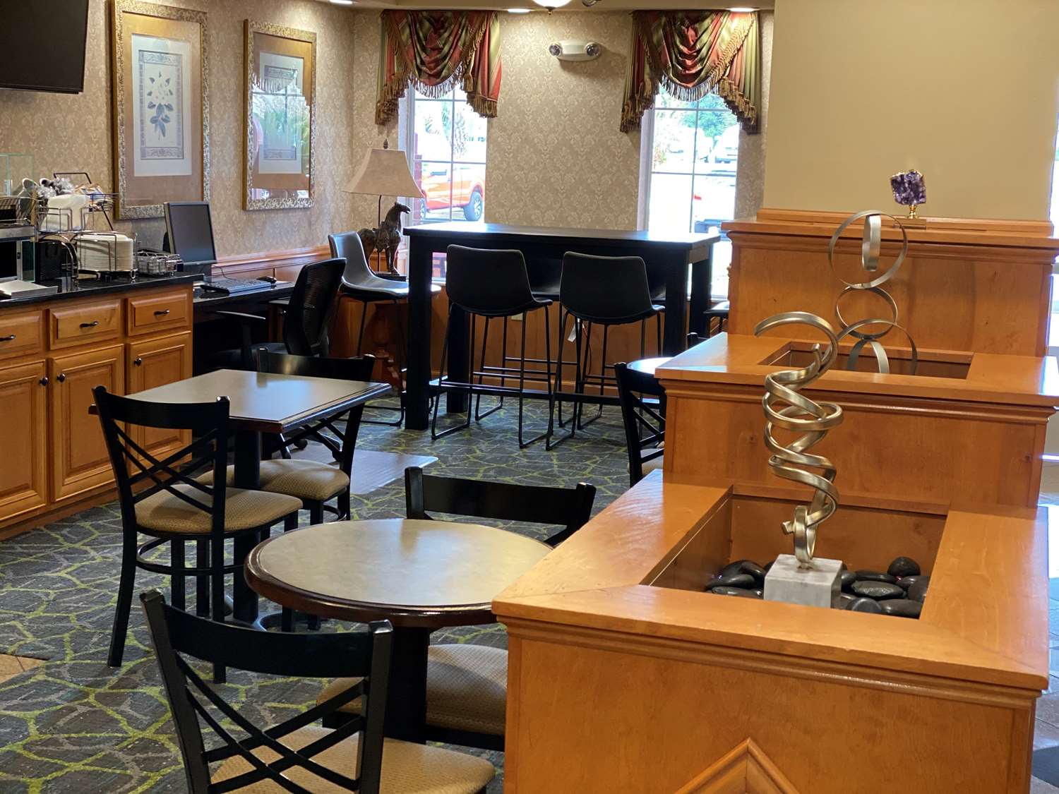 SureStay Plus Hotel by Best Western Warner Robins AFB 28/33