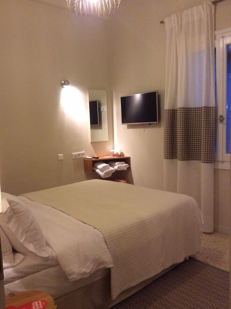Athena Hotel 16/64